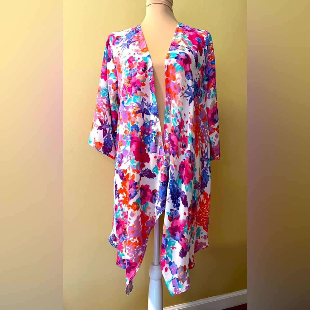 Beautiful boutique kimono cover-up. Size Medium. Red, pink, blue